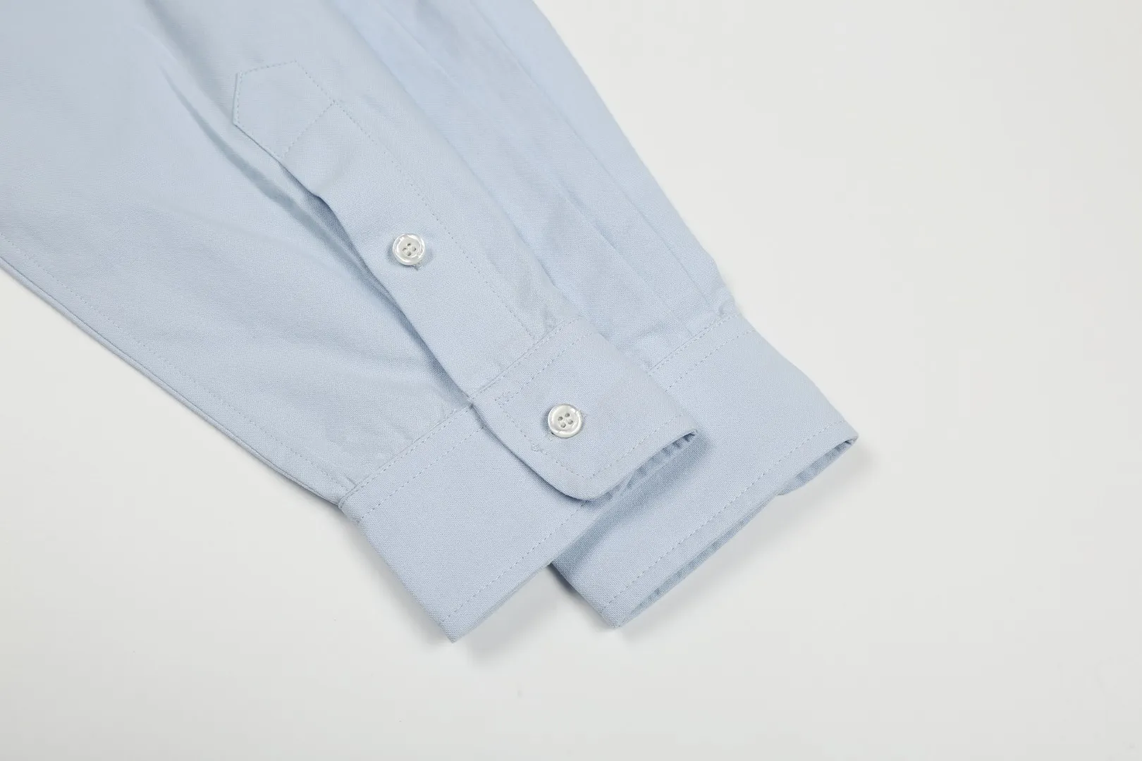 P230 White background picture [Evergreen for all seasons] Style number: 25011# Color: Navy red label/original blue/original white/matte pink/khaki/charcoal gray/black/dark blue white label Size: S to Face 100 cotton oxford spun, pre-laundering treatment, tight and soft texture ✅ - Custom dyed original pearlescent white buttons with different sizes ✅ - Special shaped chiffon foil included in the collar door tube, not easy to deform and pull ✅ - RL classic version of oxford spun shirt, thick and crisp feeling brought by oxford cloth, can be worn alone as an outer layer, can be matched with all seasons, practical wear, a must-have item in the wardrobe, start with eyes closed